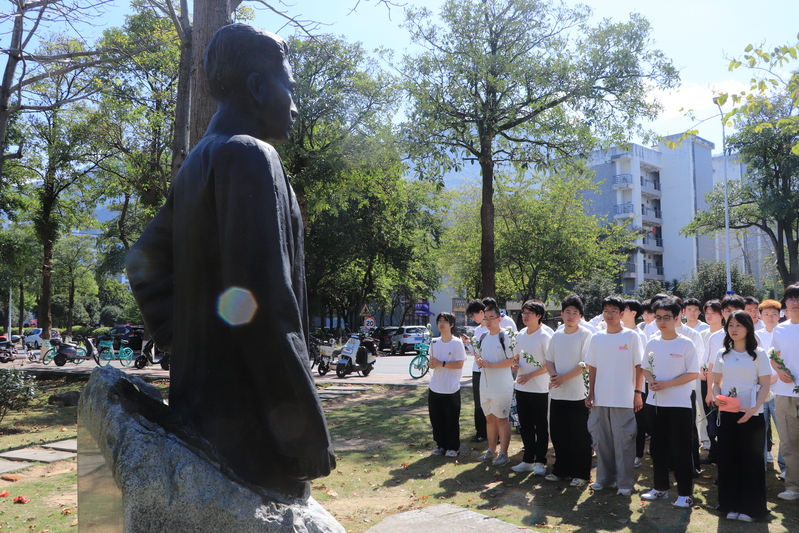 机械学院与交通学院联合开展祭奠...