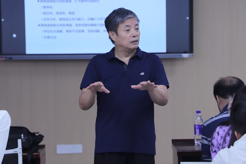 童昕教授为机械学院2025级研...